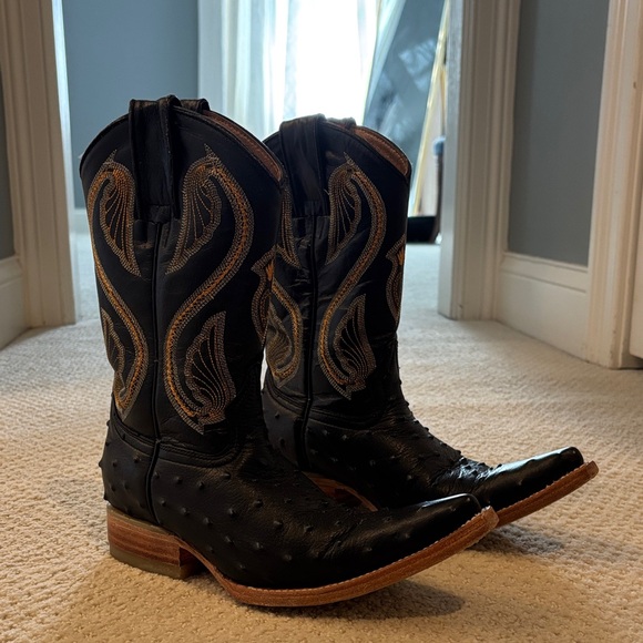 Elegant Black Leather Western Ankle Boots - Picture 1 of 1